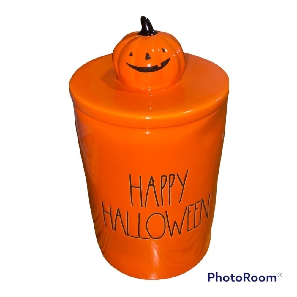 Rae Dunn 13.2 oz. “Happy Halloween” Candle